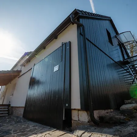 Apartment Pod Tramy Kunratice (Usti nad Labem)